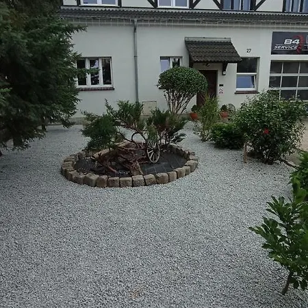 U Jarka Z Ogrodem I Parkingiem ホームステイ イェレニャ・グーラ